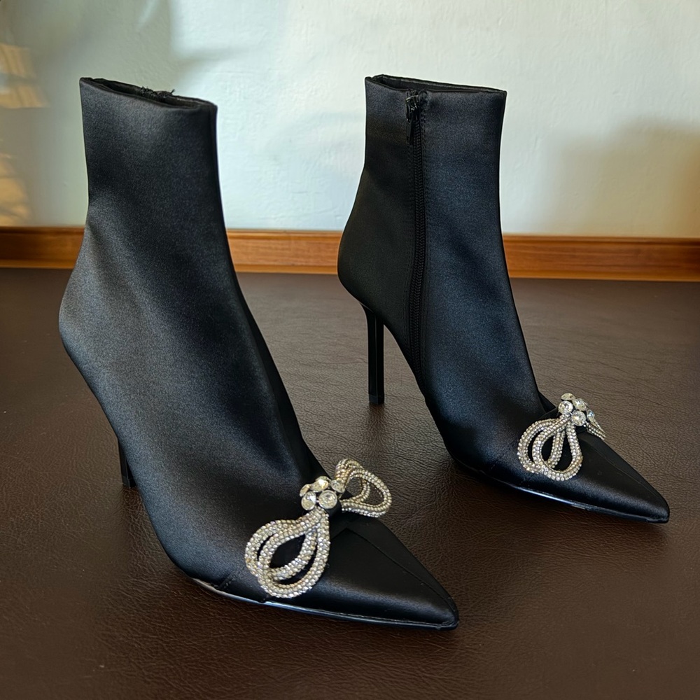 Steve Madden Black Heeled Boots with Bow Detail